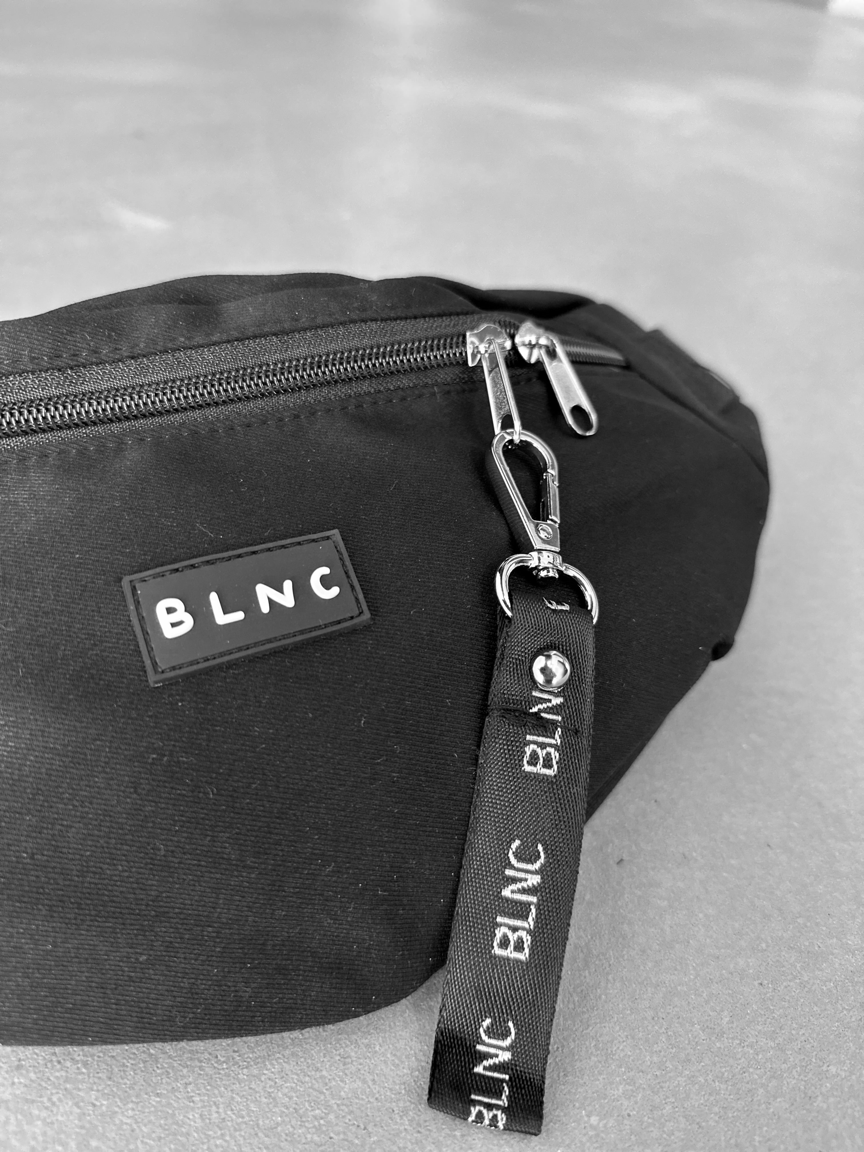 Kängurupung Black NY Shapeuupse